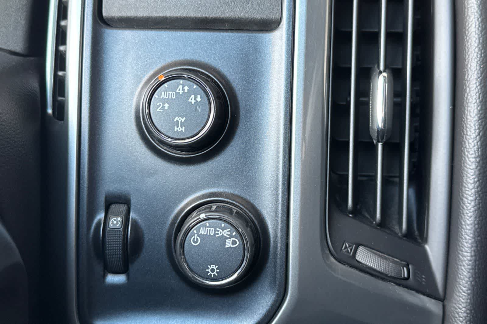 Thumbnail: 2014 Chevrolet Silverado 1500 - 28
