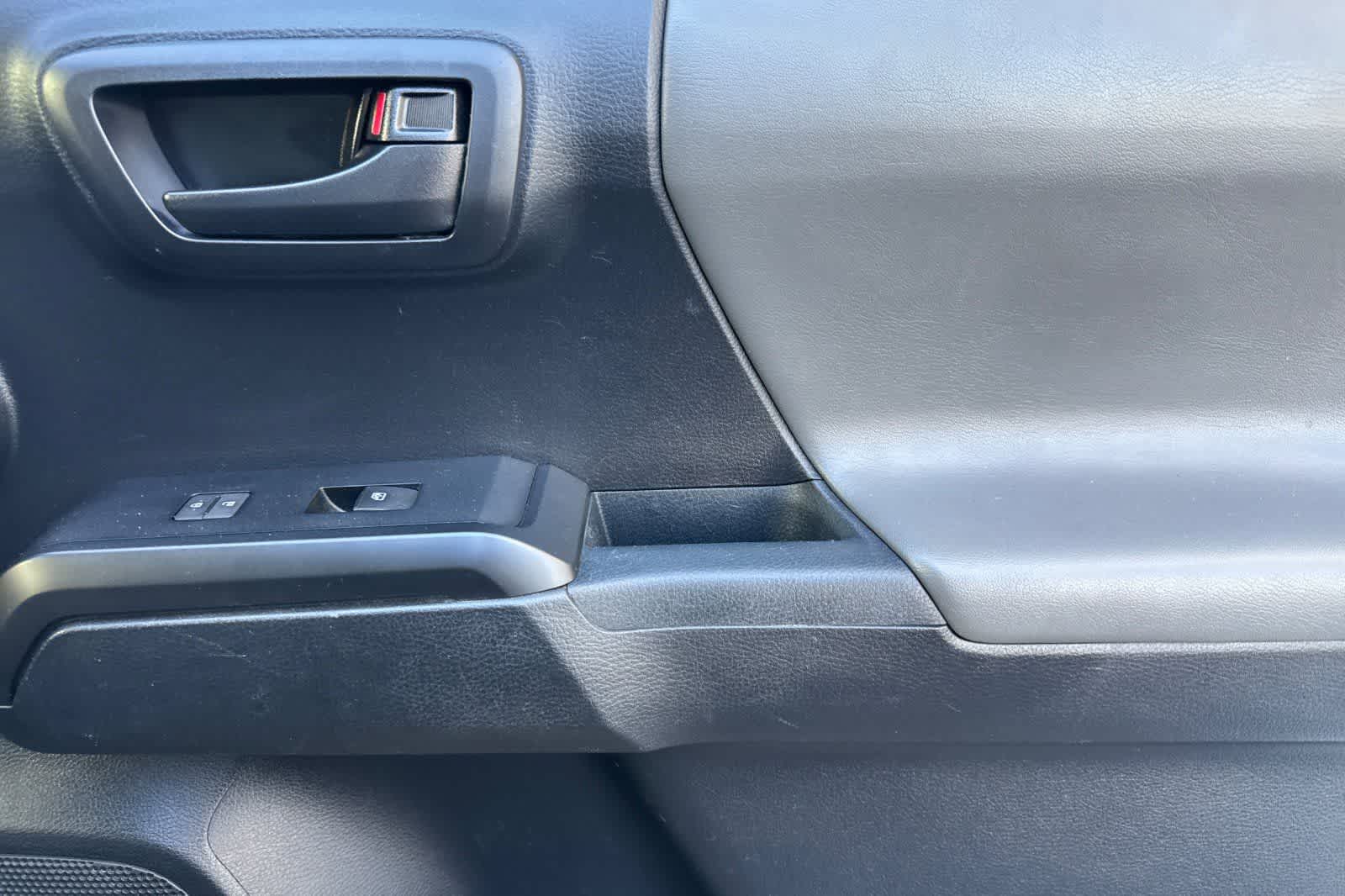 Thumbnail: 2017 Toyota Tacoma - 17