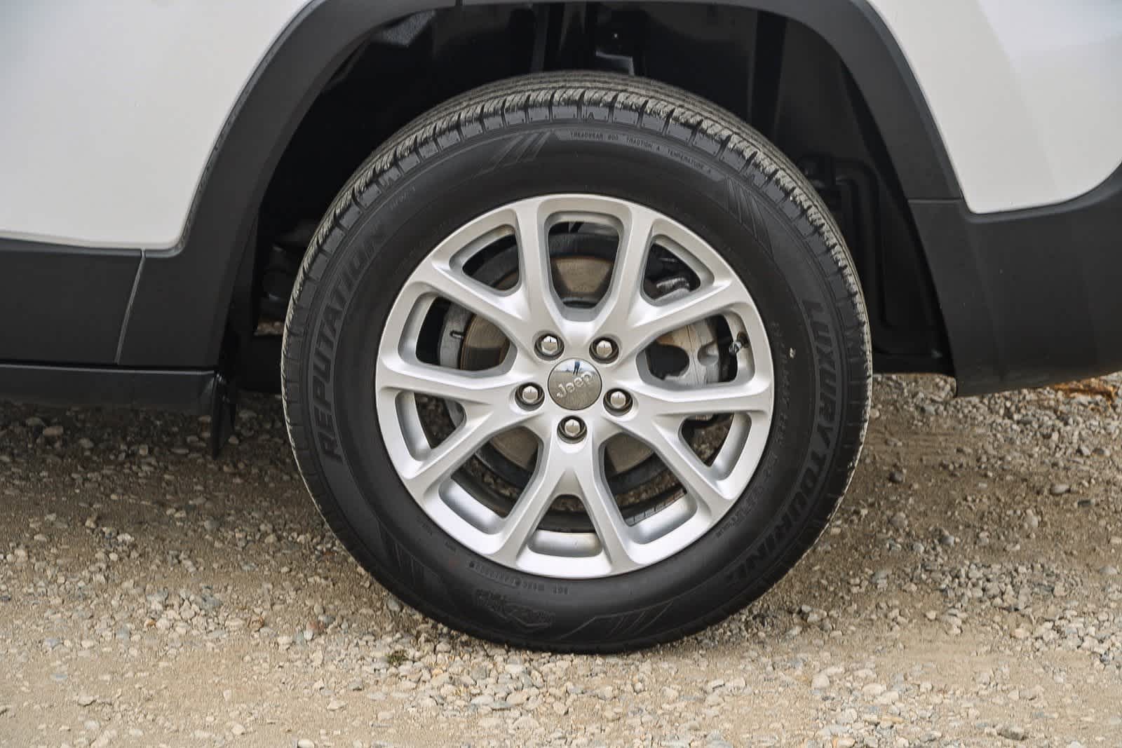 Thumbnail: 2018 Jeep Cherokee - 9