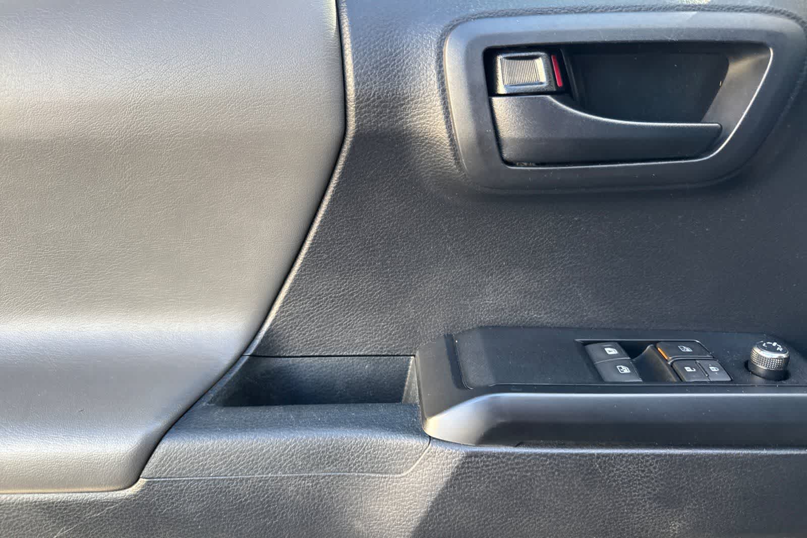 Thumbnail: 2017 Toyota Tacoma - 12