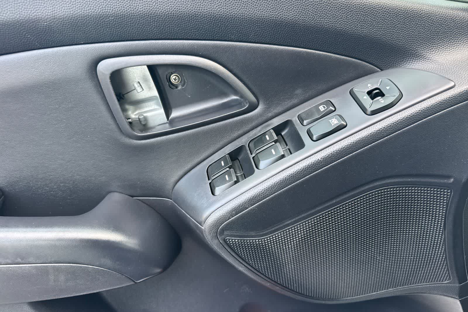 Thumbnail: 2012 Hyundai Tucson - 12
