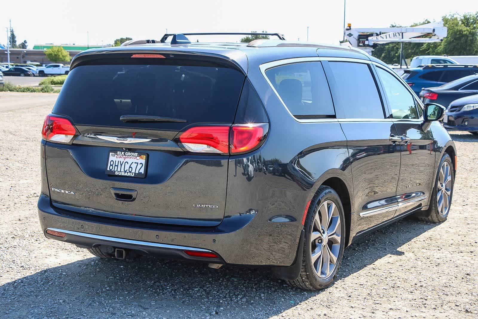 Thumbnail: 2019 Chrysler Pacifica - 4
