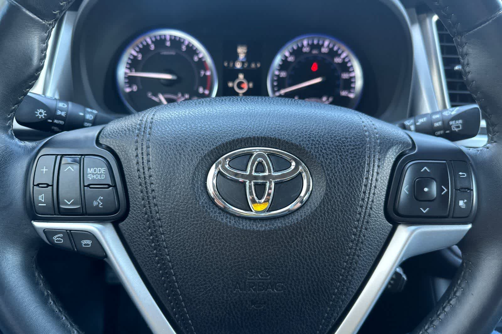 Thumbnail: 2016 Toyota Highlander - 26