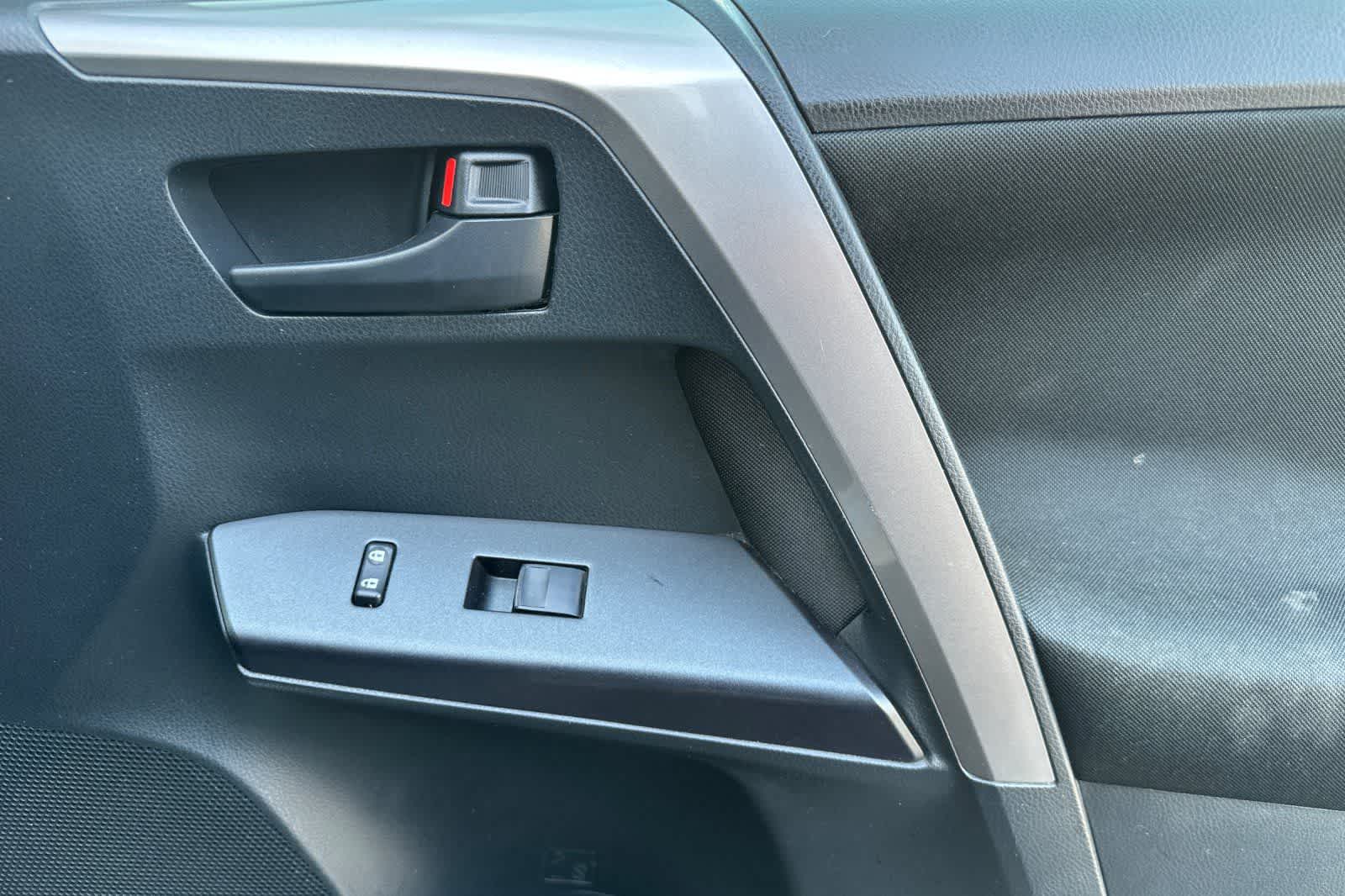 Thumbnail: 2016 Toyota RAV4 - 19