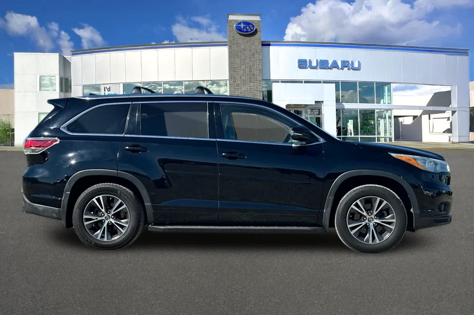 Thumbnail: 2016 Toyota Highlander - 6