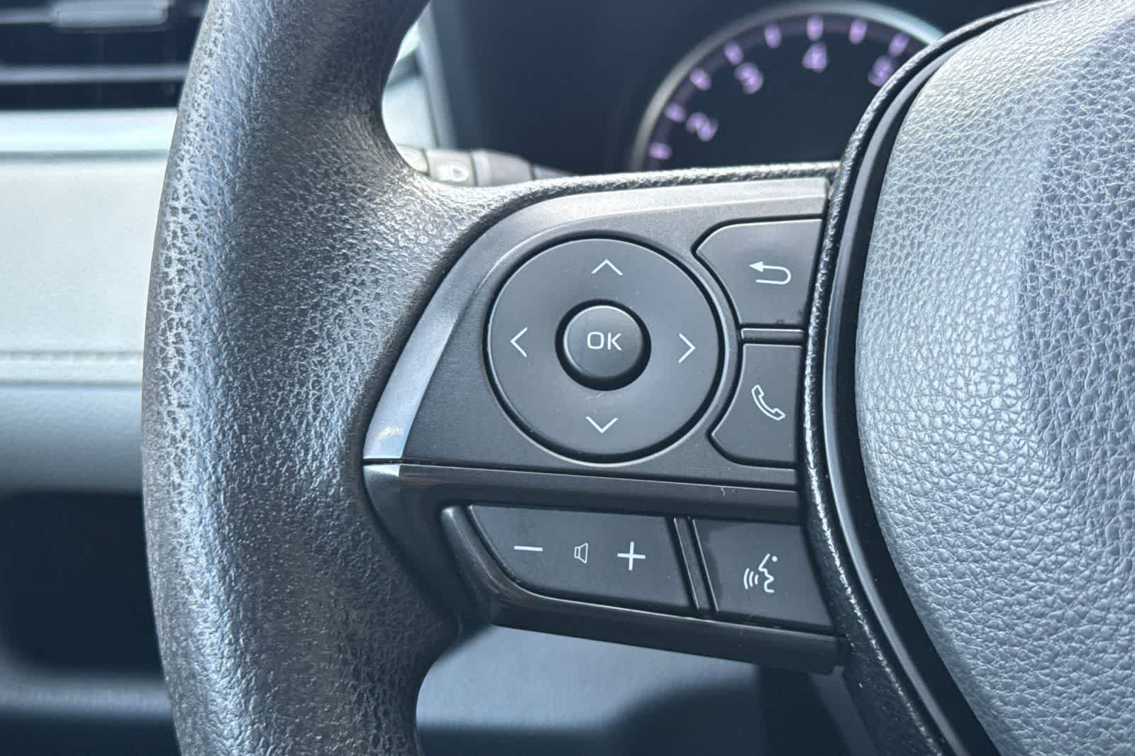 Thumbnail: 2021 Toyota RAV4 - 25