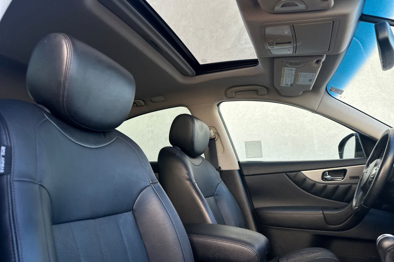 Thumbnail: 2017 INFINITI QX70 - 18