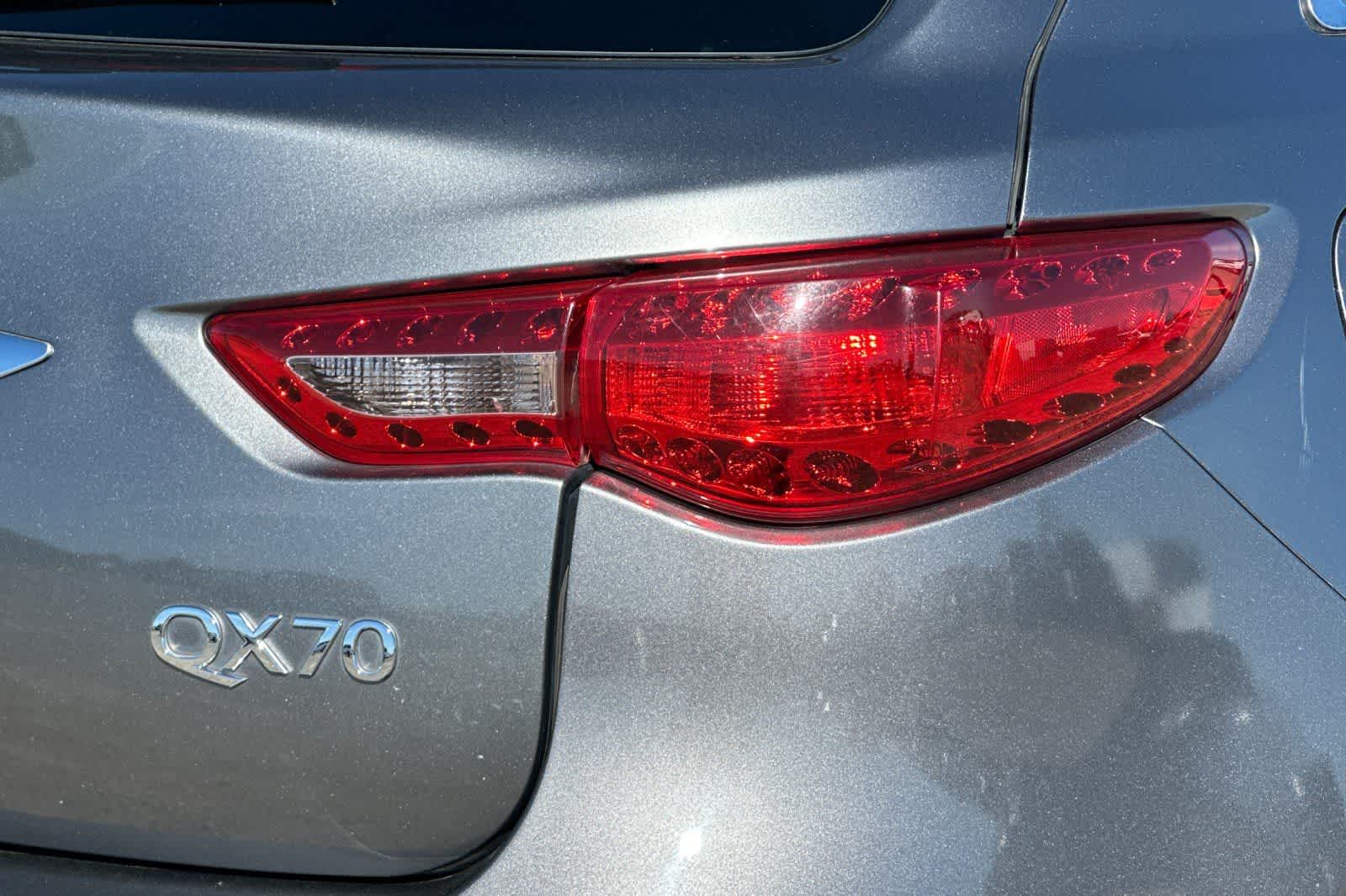 Thumbnail: 2017 INFINITI QX70 - 32