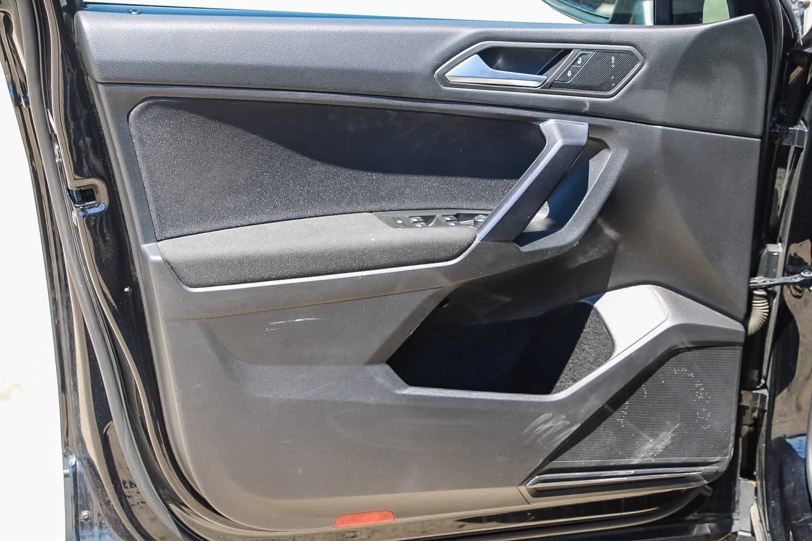 Thumbnail: 2021 Volkswagen Tiguan - 18