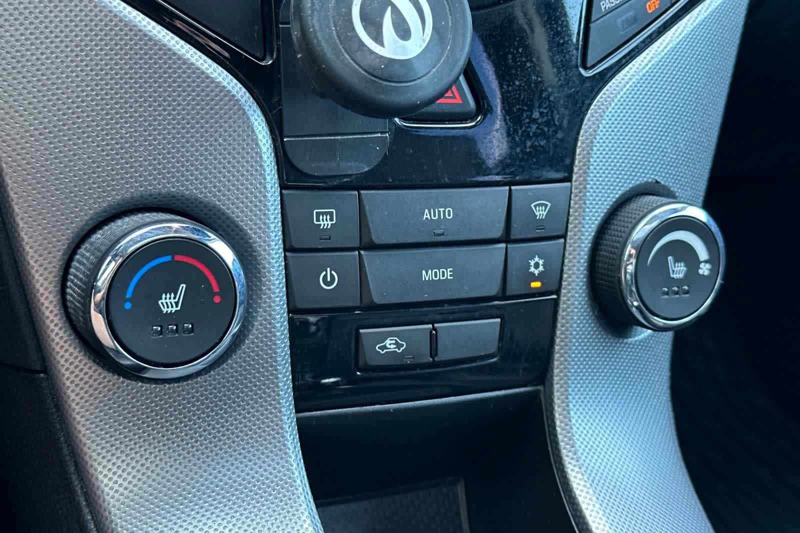 Thumbnail: 2015 Chevrolet Cruze - 18