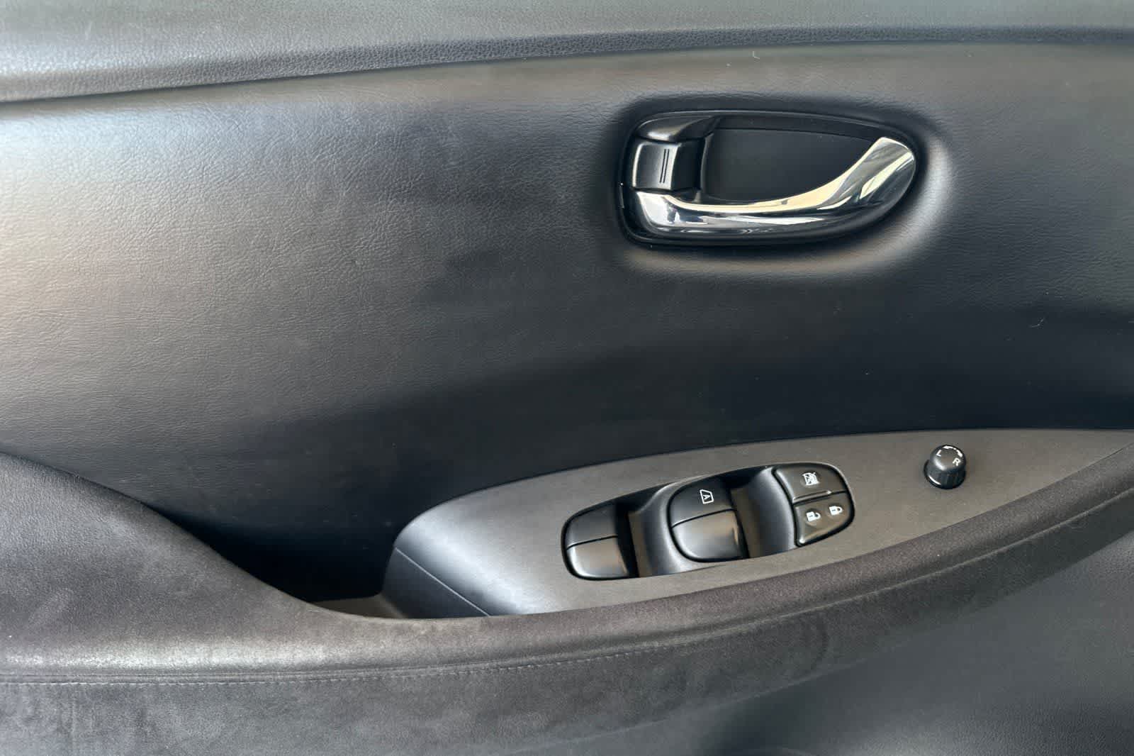 Thumbnail: 2015 Nissan Leaf - 12