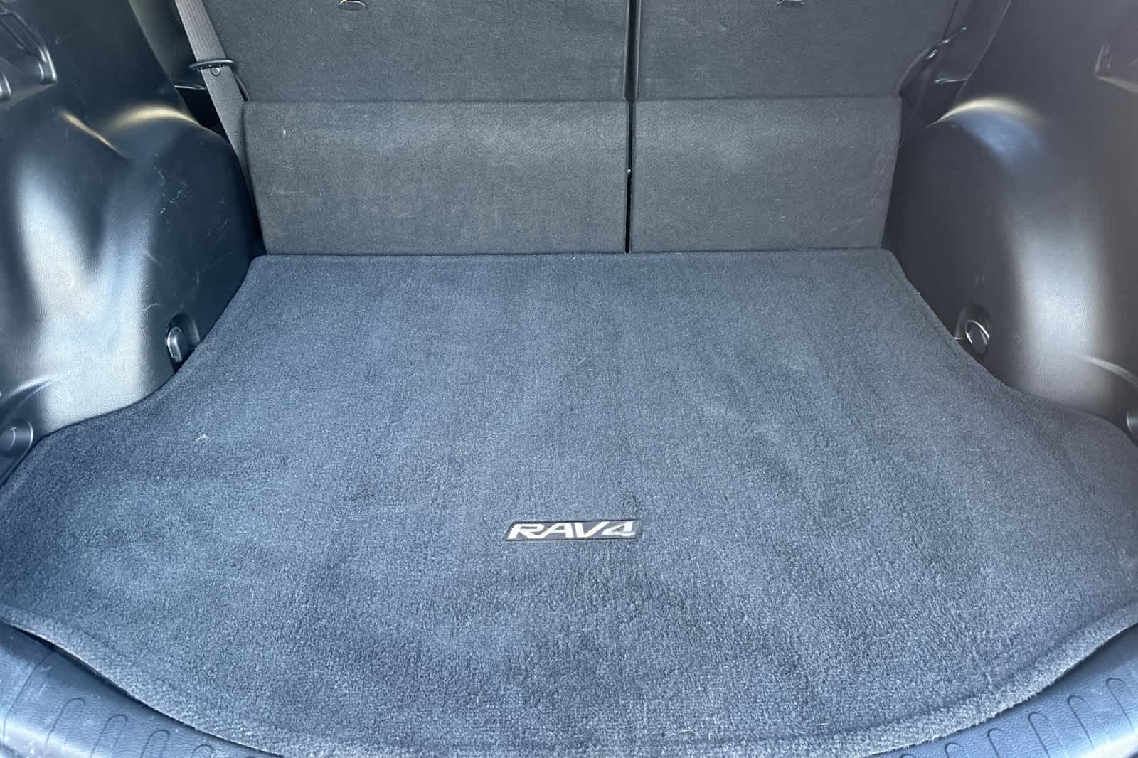 Thumbnail: 2016 Toyota RAV4 - 16