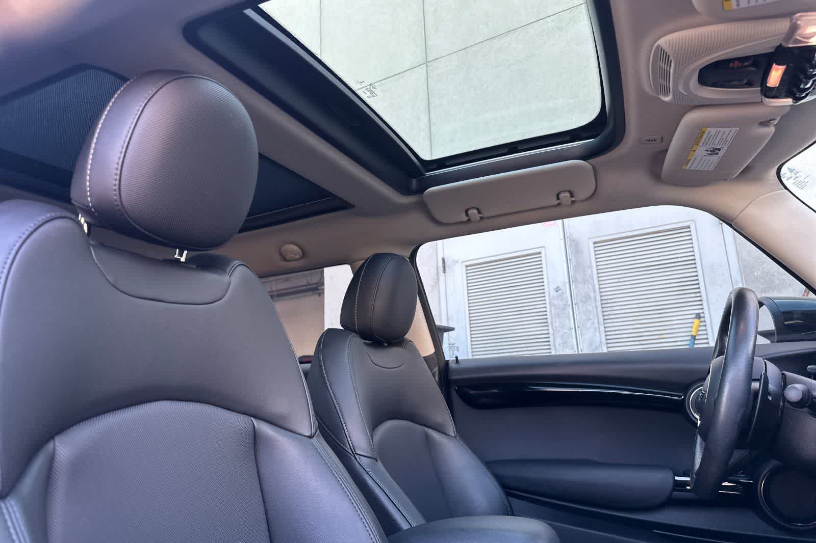 Thumbnail: 2020 MINI Cooper Hardtop - 17