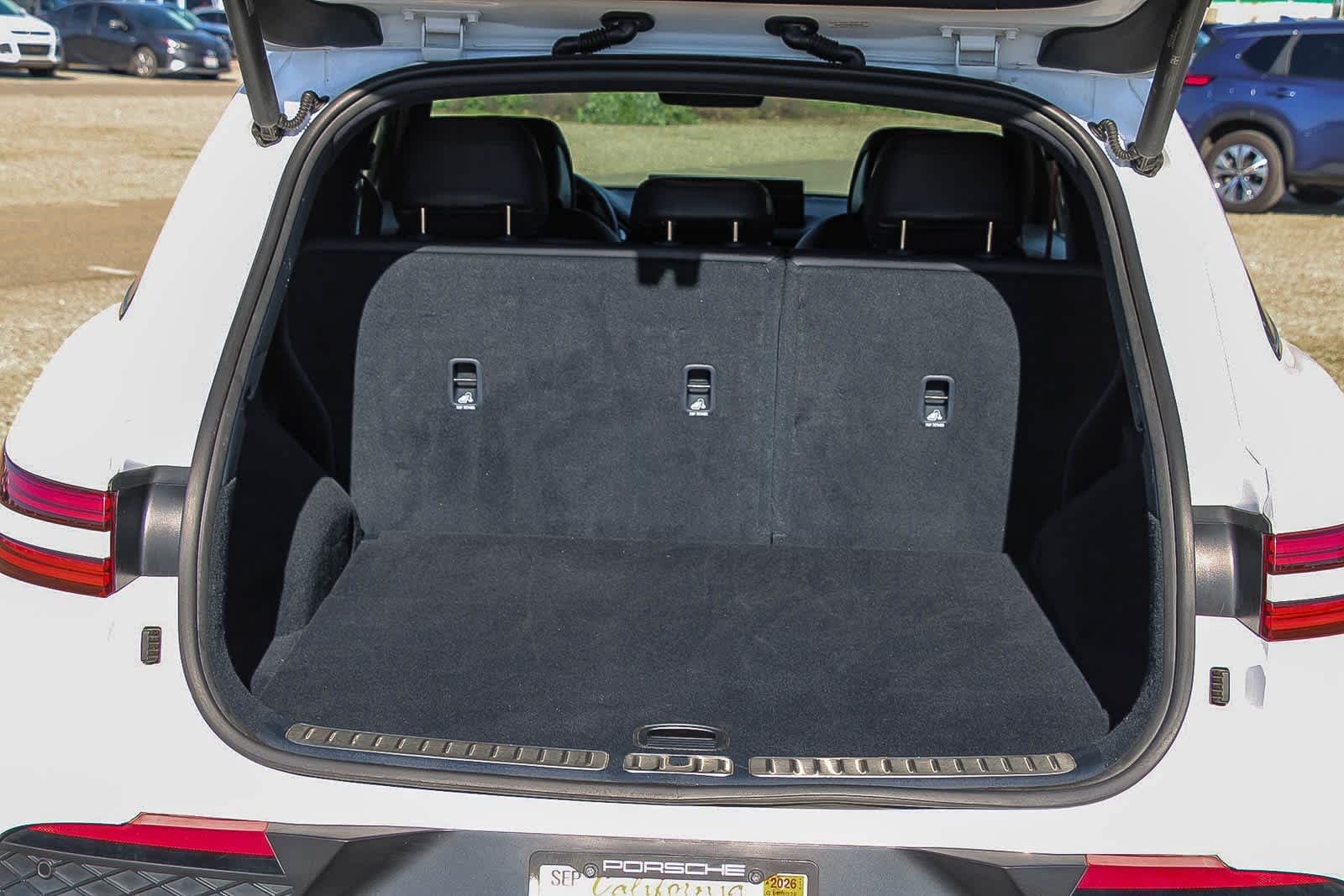 Thumbnail: 2022 Genesis GV70 - 19