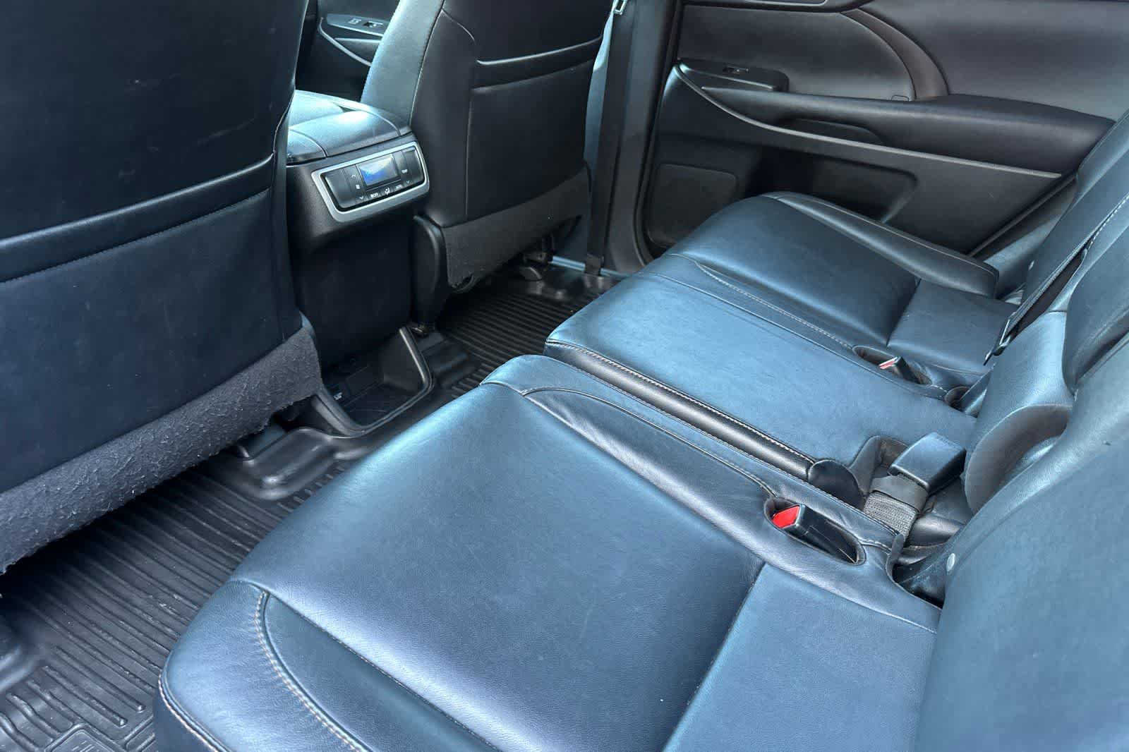 Thumbnail: 2016 Toyota Highlander - 4