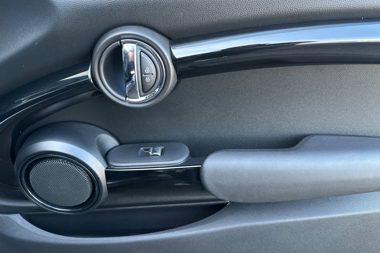 Thumbnail: 2020 MINI Cooper Hardtop - 18