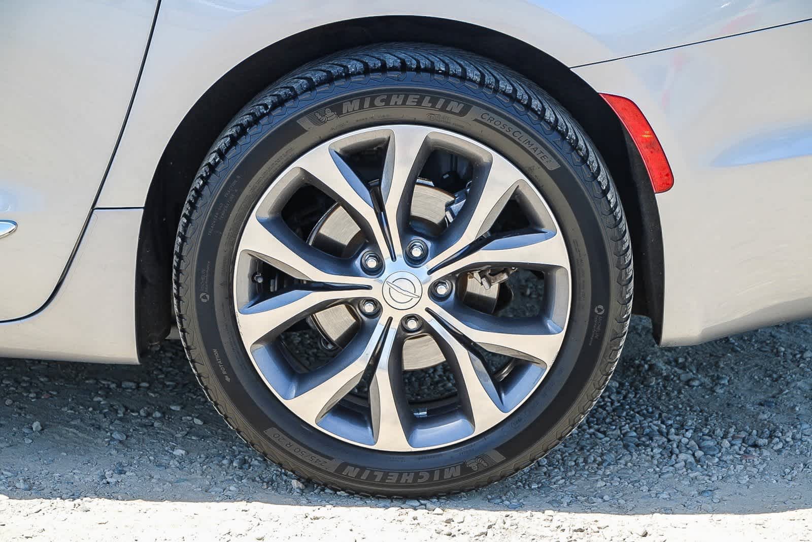 Thumbnail: 2018 Chrysler Pacifica - 10