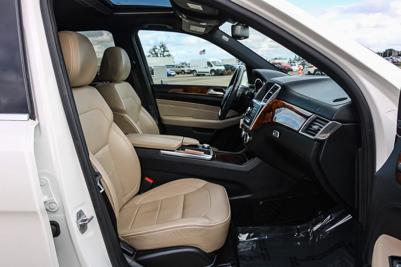 Thumbnail: 2014 Mercedes-Benz M-Class - 16