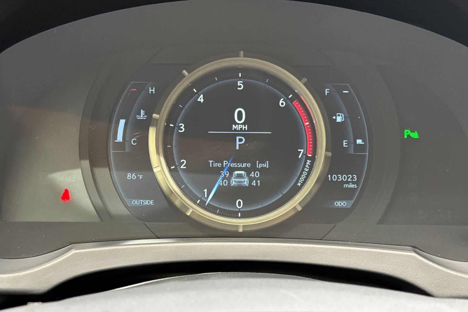 Thumbnail: 2017 Lexus RC - 27