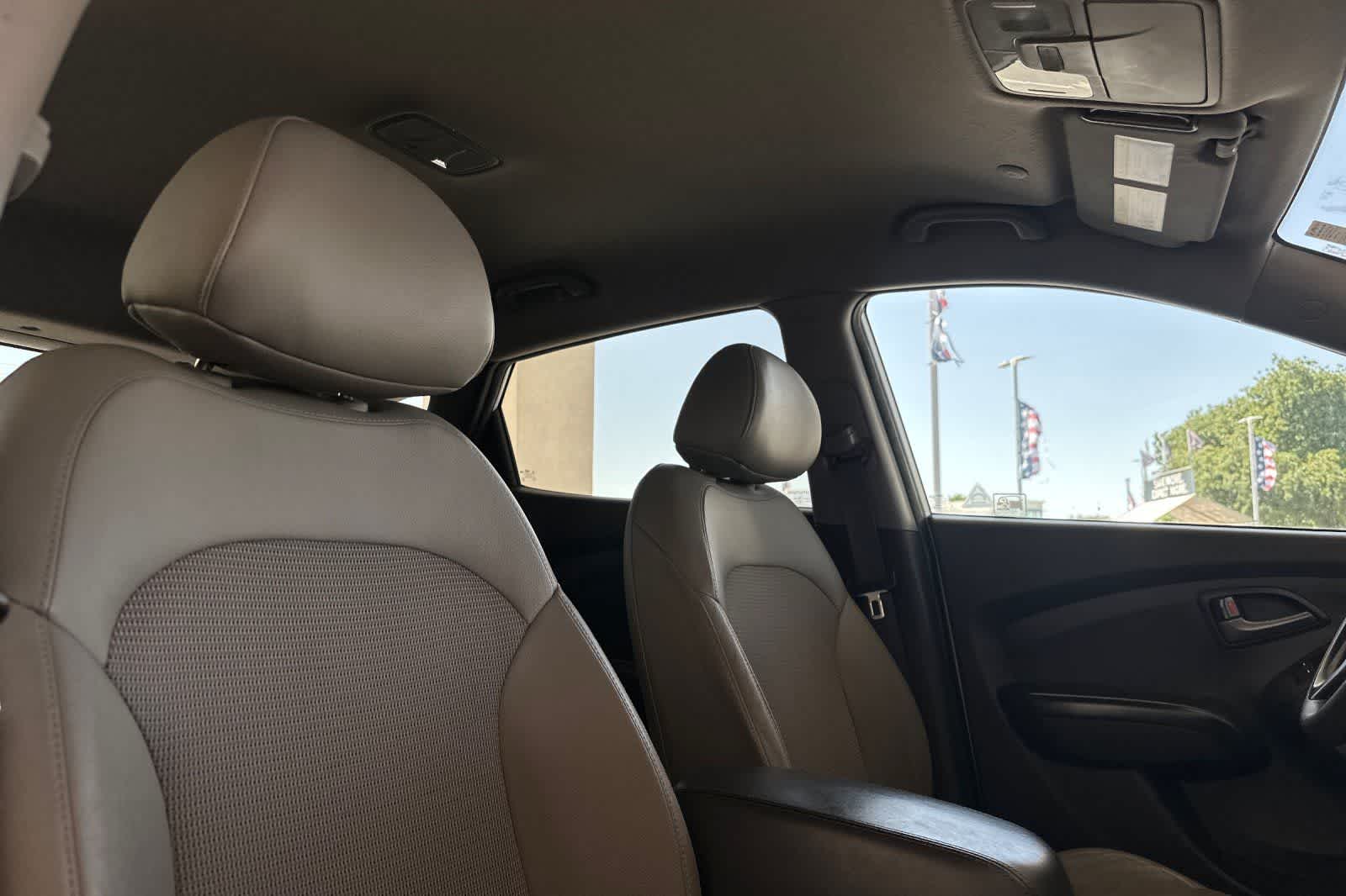 Thumbnail: 2015 Hyundai Tucson - 17