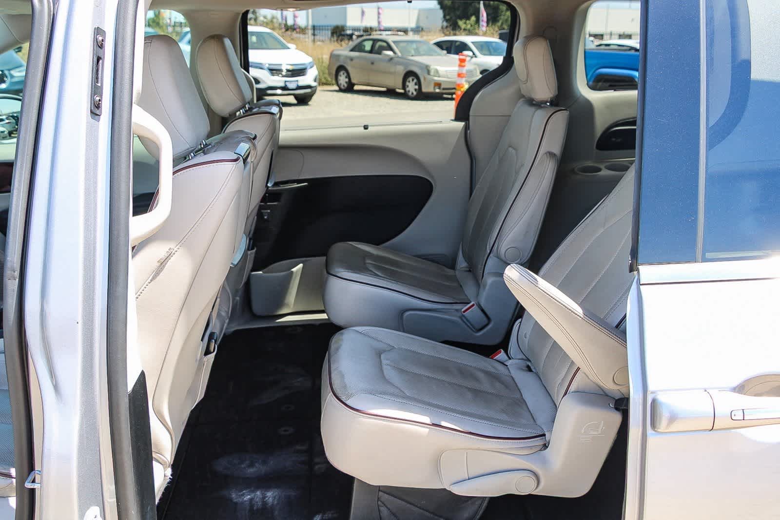 Thumbnail: 2018 Chrysler Pacifica - 19