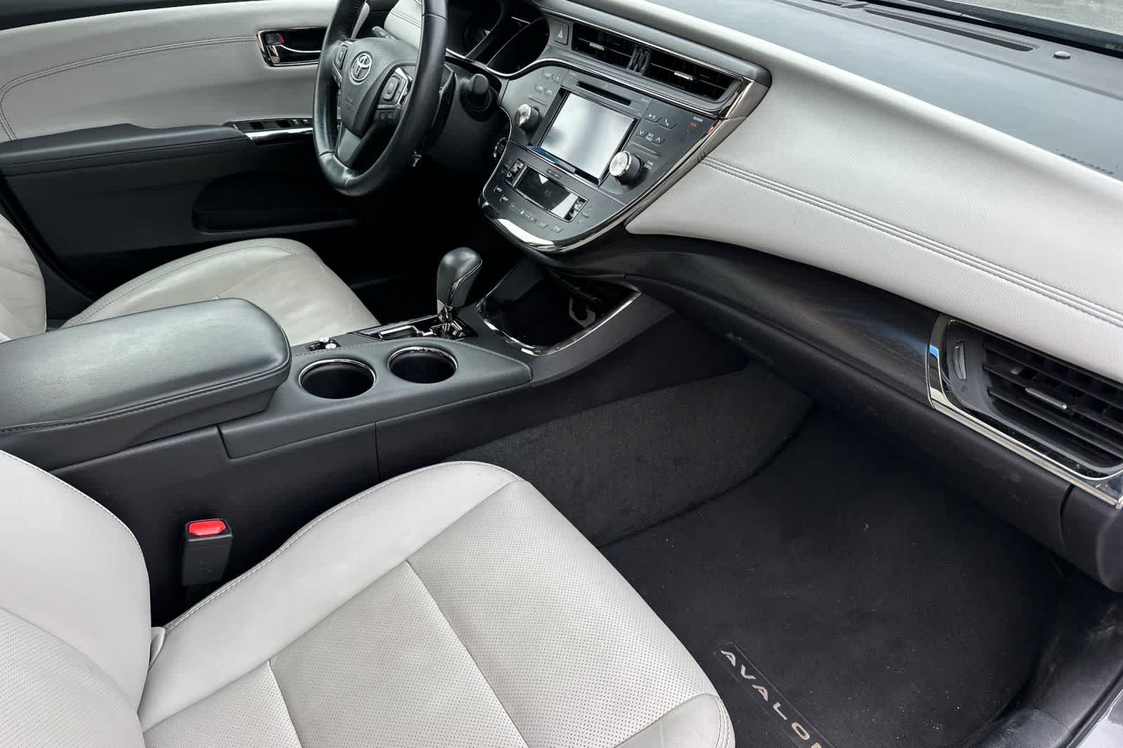 Thumbnail: 2018 Toyota Avalon - 16