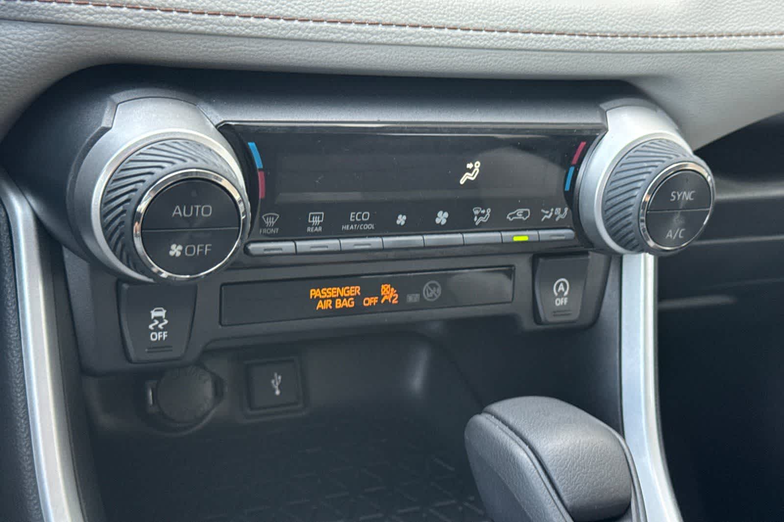 Thumbnail: 2021 Toyota RAV4 - 21