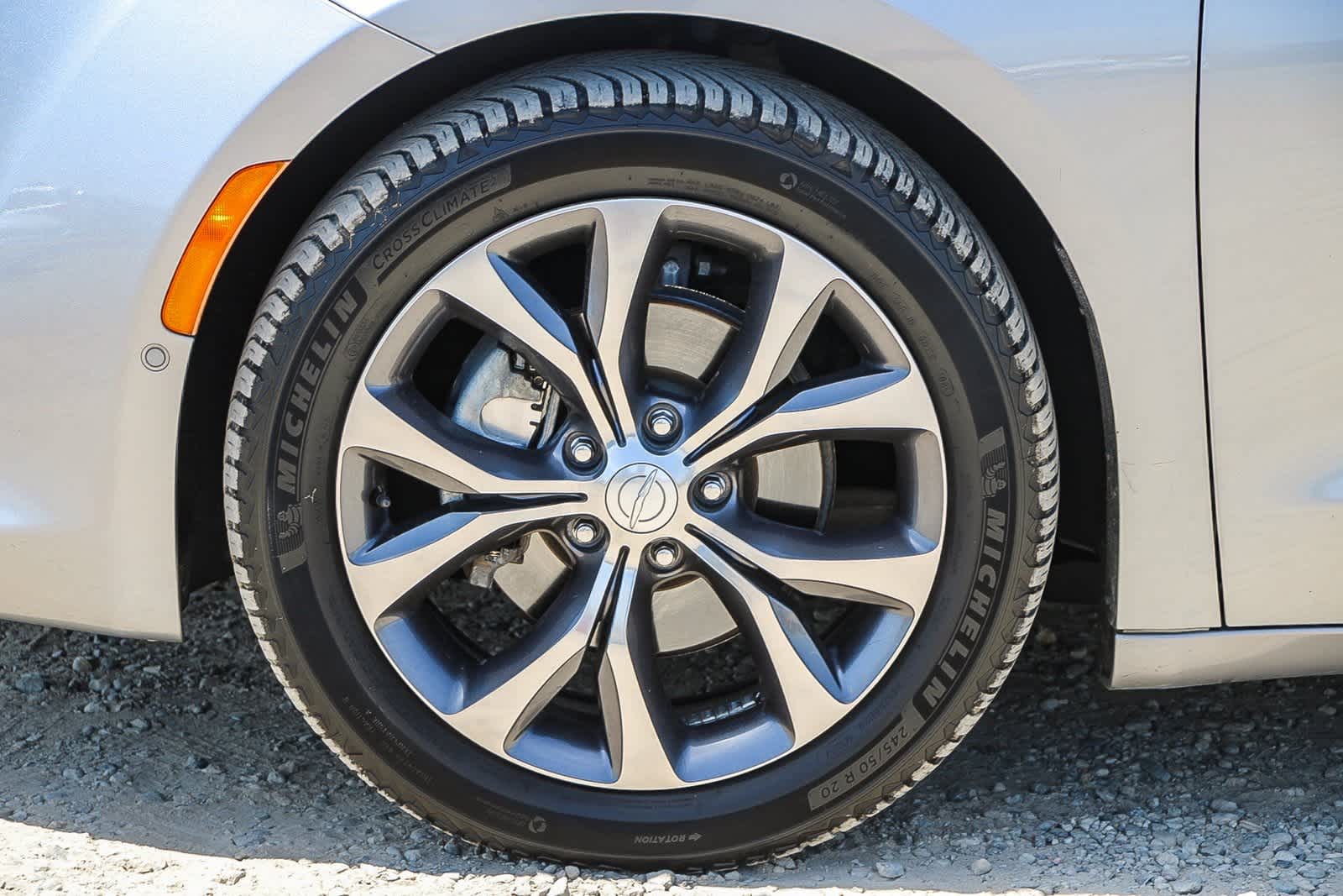 Thumbnail: 2018 Chrysler Pacifica - 9
