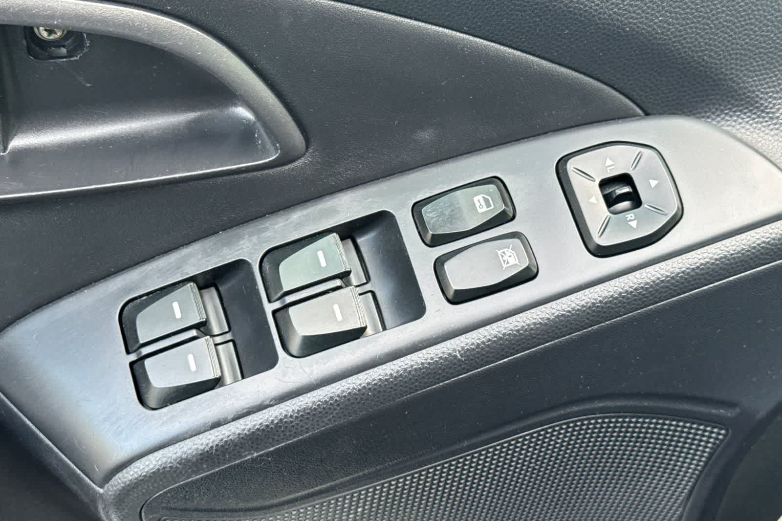 Thumbnail: 2012 Hyundai Tucson - 13
