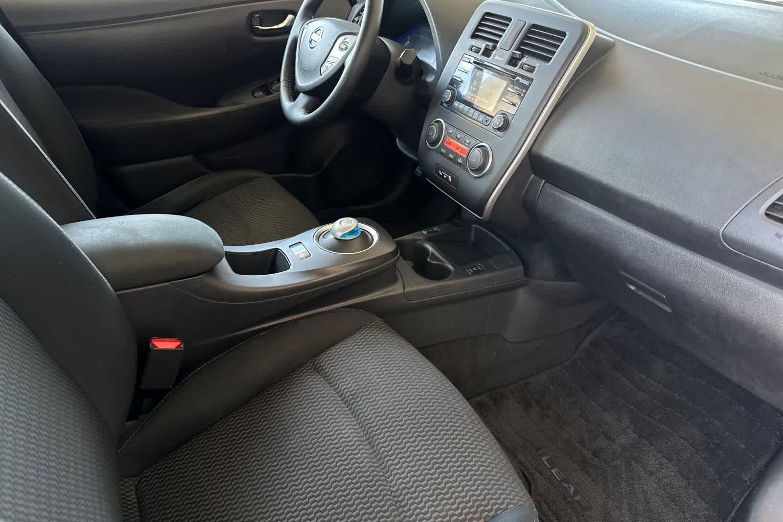 Thumbnail: 2015 Nissan Leaf - 16