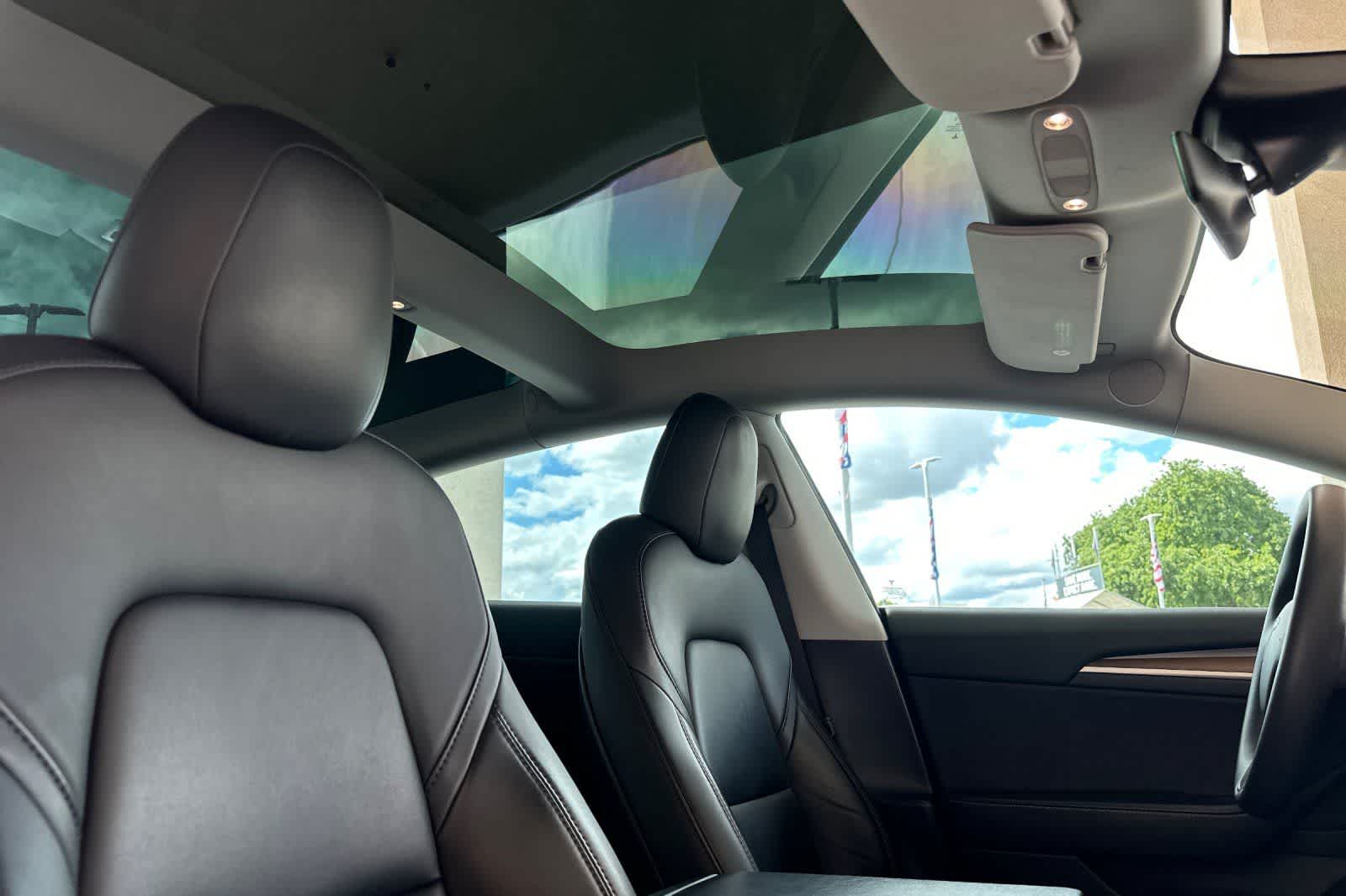 Thumbnail: 2022 Tesla Model 3 - 17