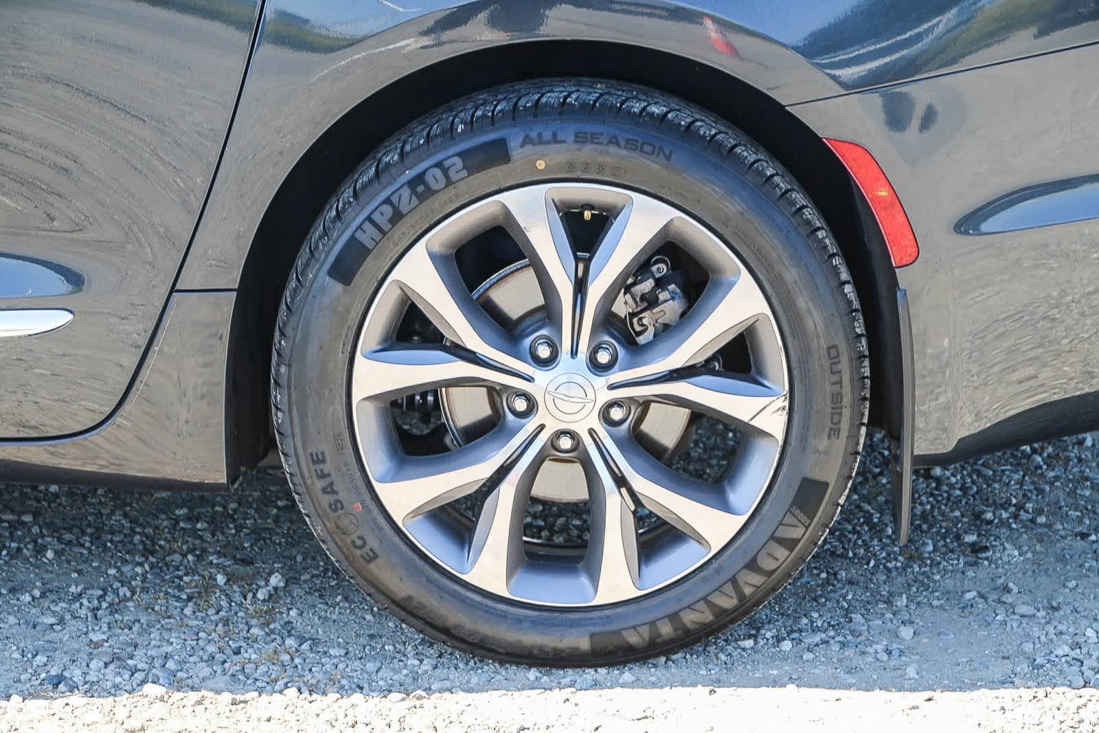 Thumbnail: 2019 Chrysler Pacifica - 10