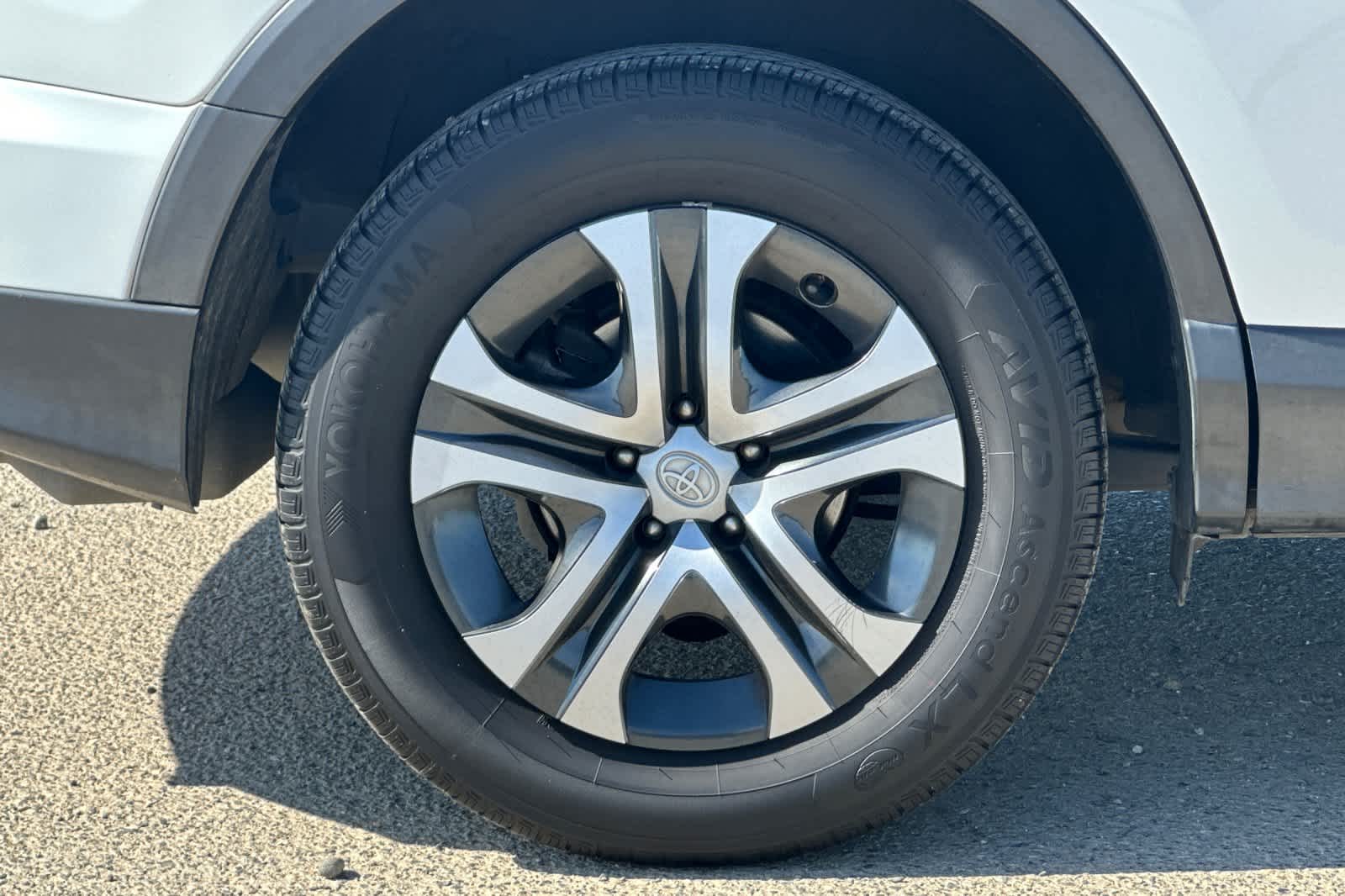 Thumbnail: 2016 Toyota RAV4 - 28