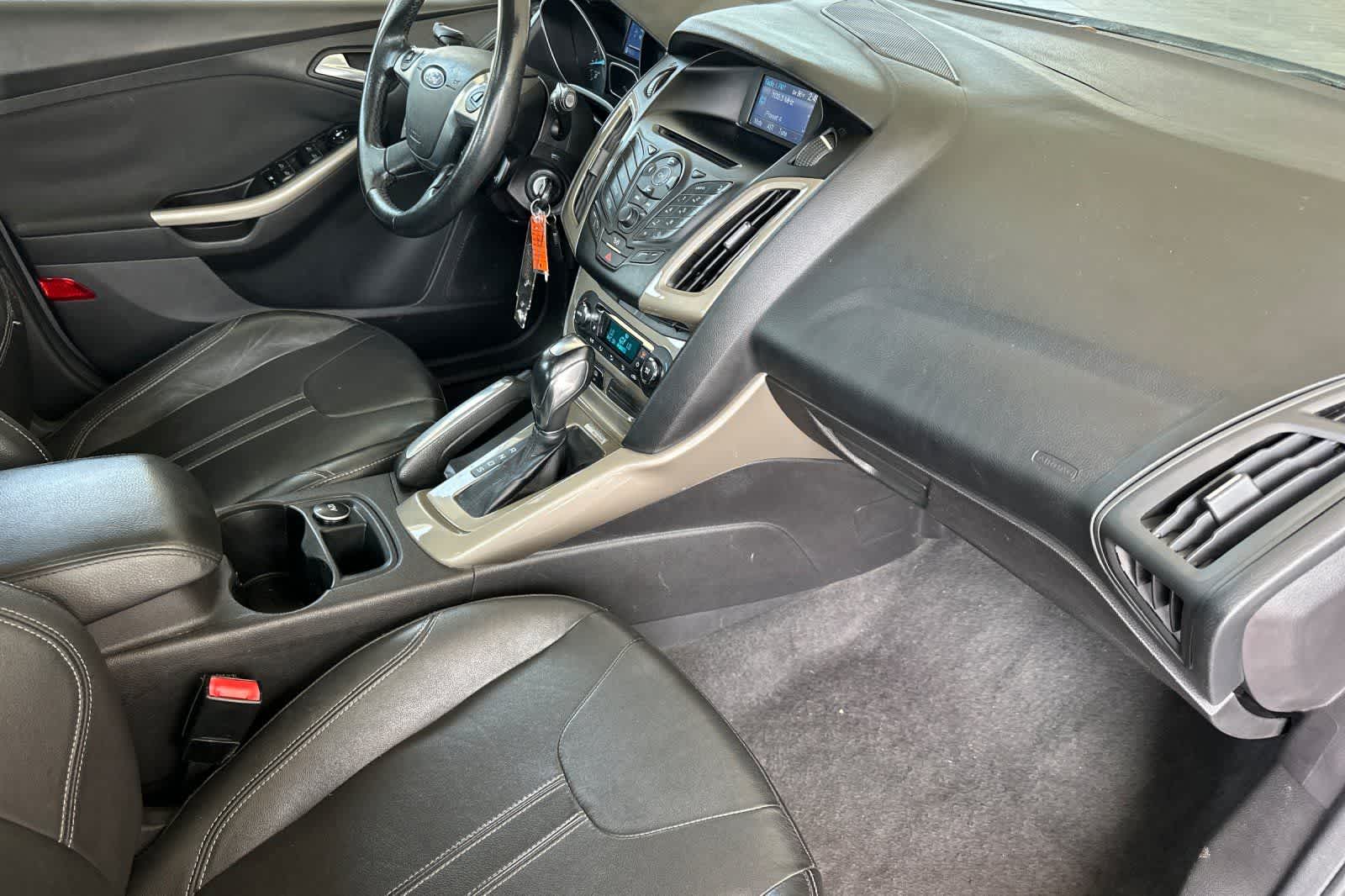 Thumbnail: 2012 Ford Focus - 16