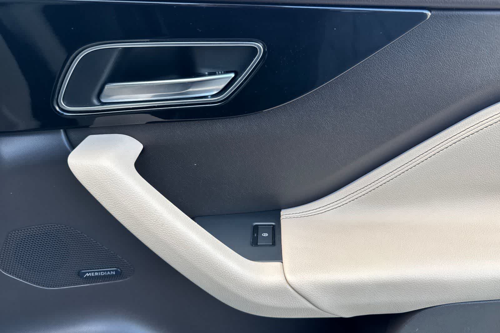 Thumbnail: 2017 Jaguar F-Pace - 19