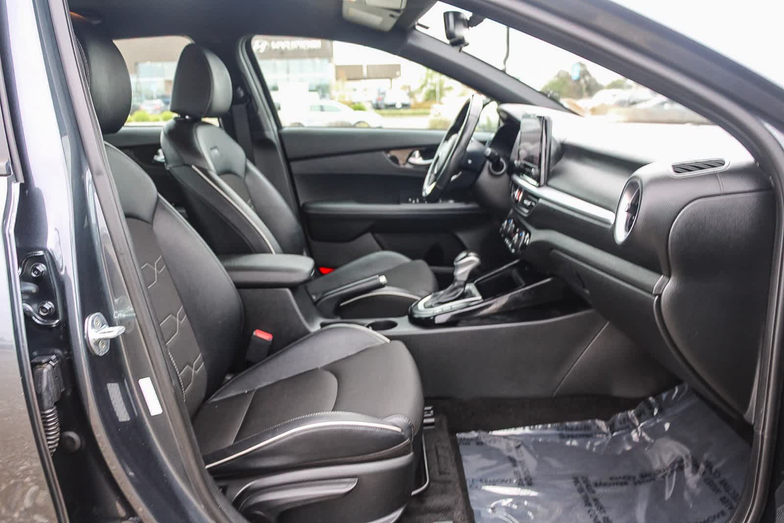 Thumbnail: 2023 Kia Forte - 16