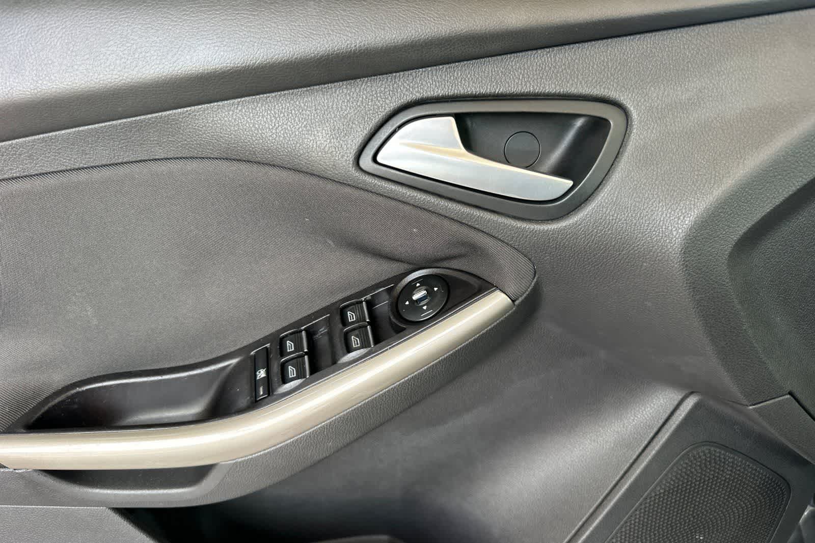 Thumbnail: 2012 Ford Focus - 12