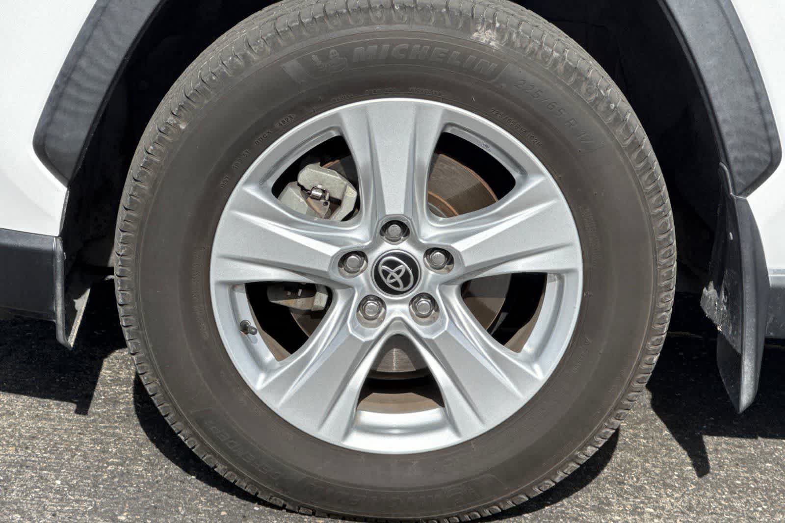 Thumbnail: 2021 Toyota RAV4 - 29