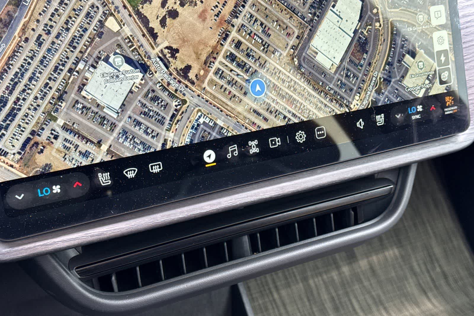 Thumbnail: 2023 Rivian R1S - 24