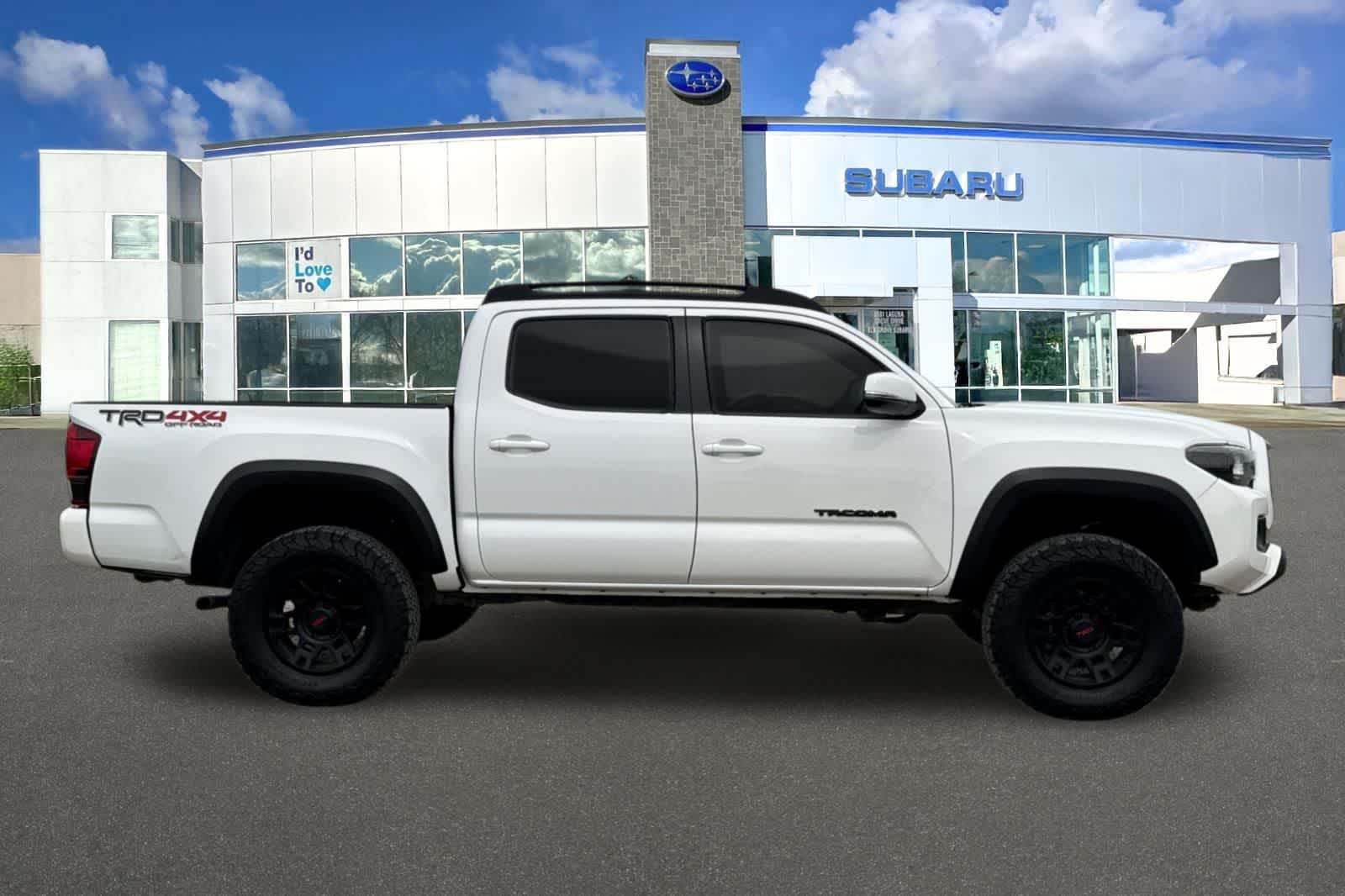 Thumbnail: 2018 Toyota Tacoma - 6