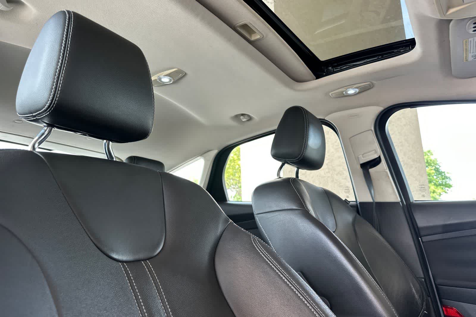 Thumbnail: 2012 Ford Focus - 17