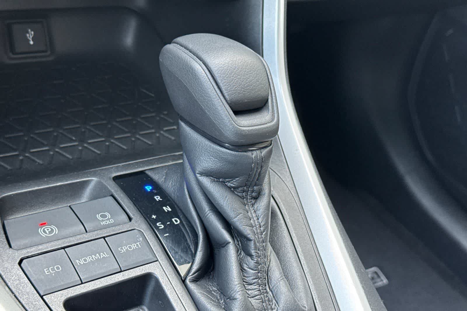 Thumbnail: 2021 Toyota RAV4 - 22