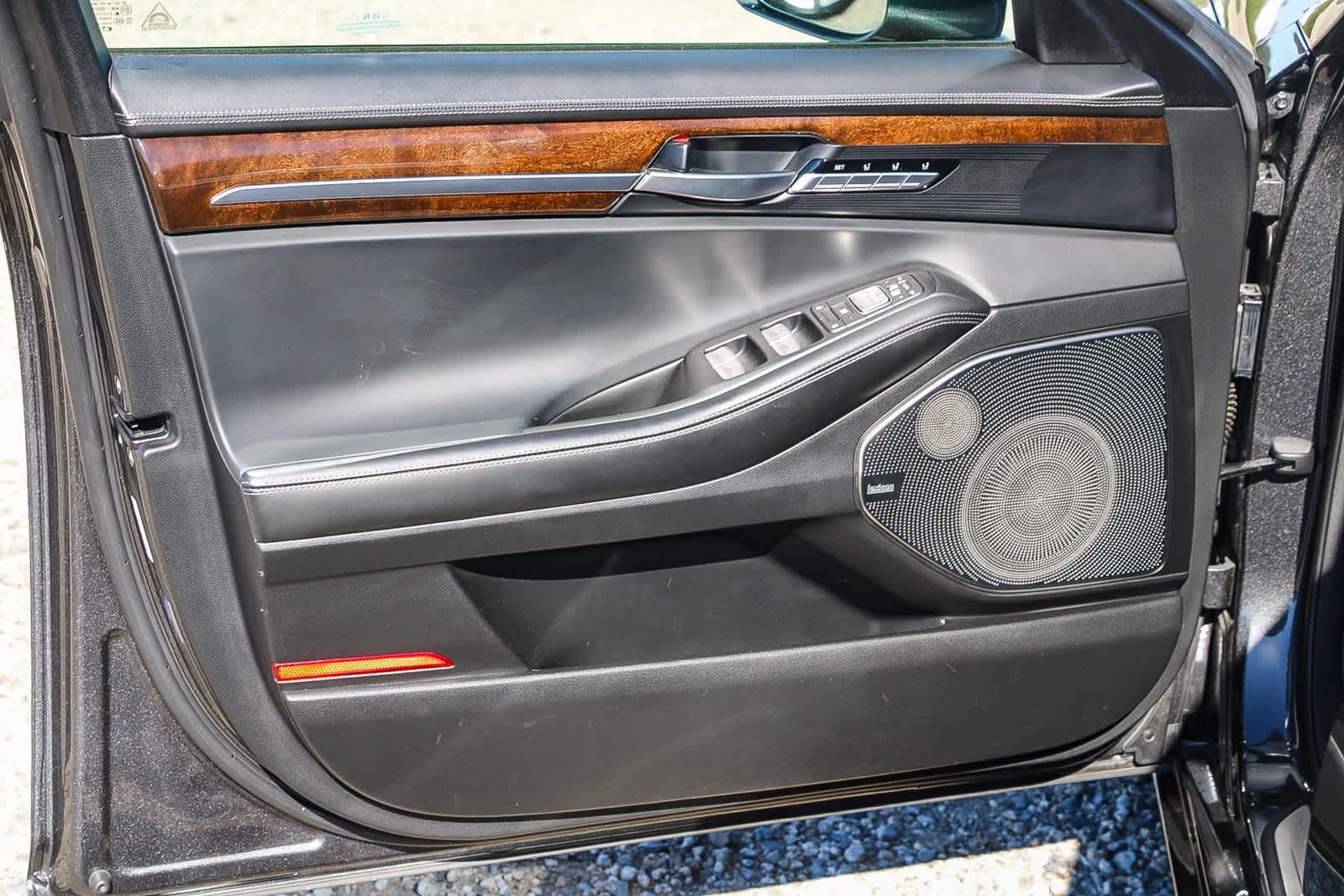 Thumbnail: 2019 Genesis G90 - 23