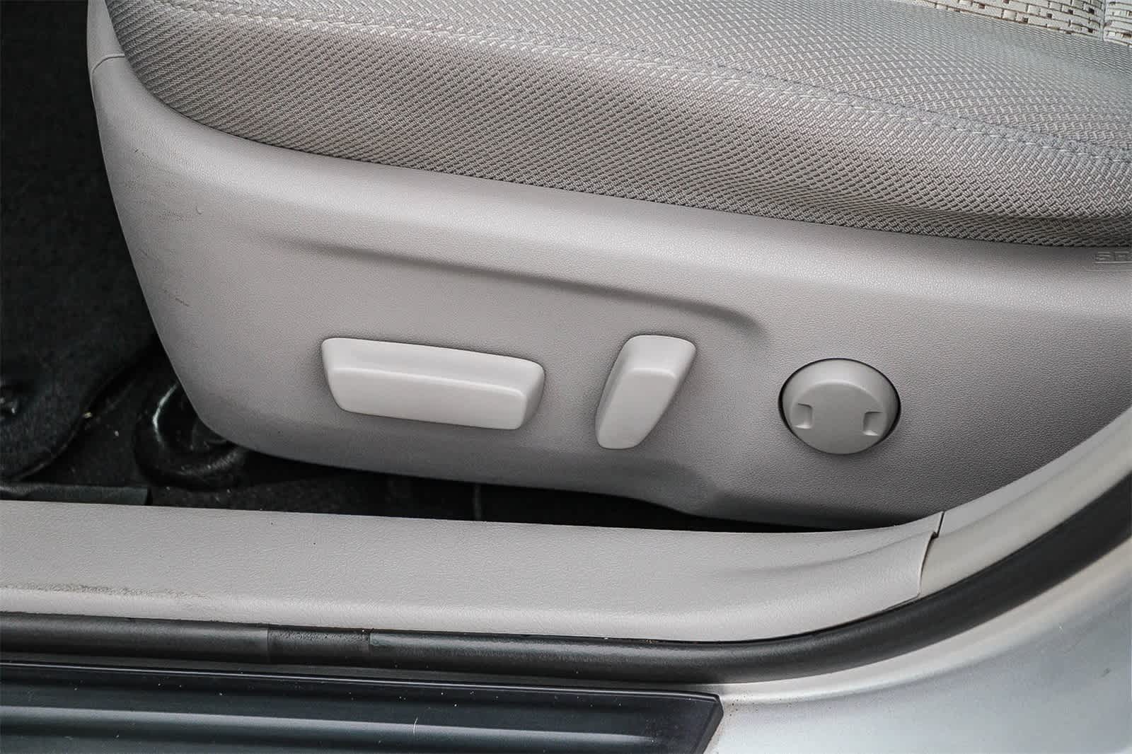 Thumbnail: 2013 Toyota Camry - 19