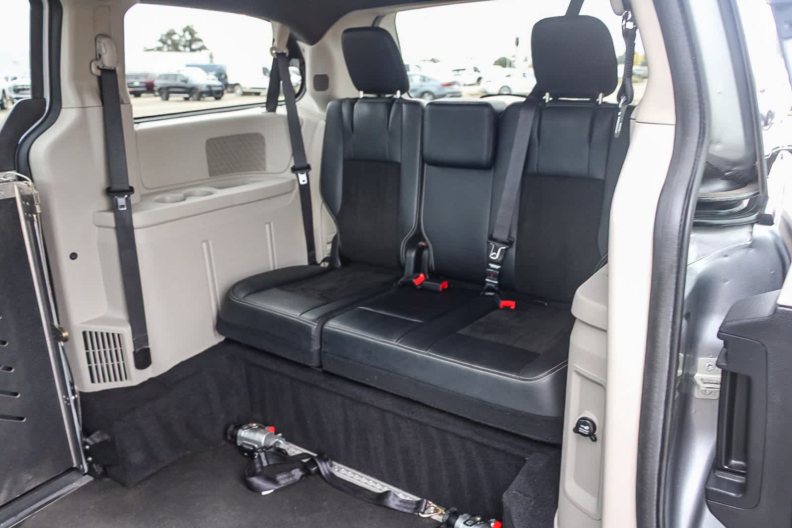 Thumbnail: 2019 Dodge Grand Caravan - 18