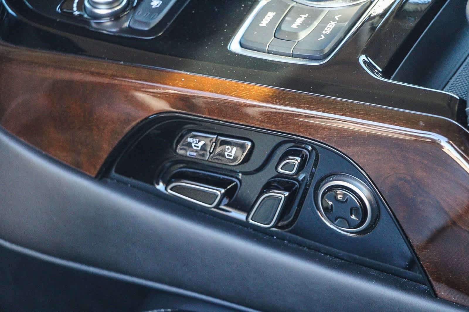 Thumbnail: 2019 Genesis G90 - 21