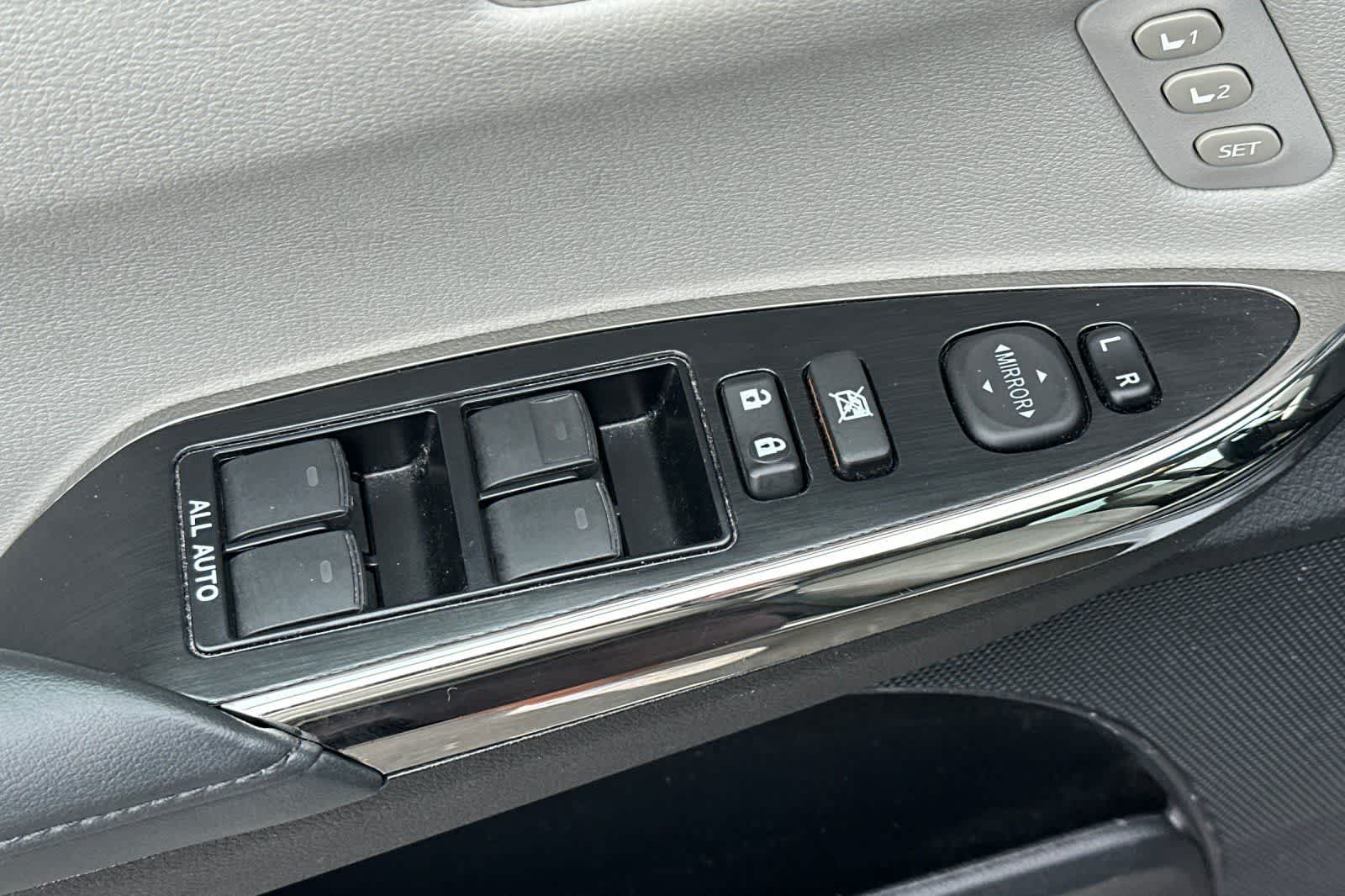 Thumbnail: 2018 Toyota Avalon - 13