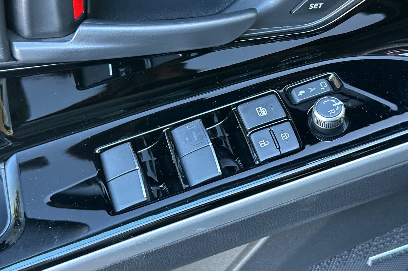 Thumbnail: 2024 Subaru Solterra - 13