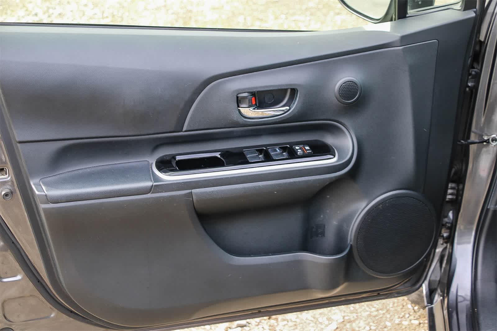 Thumbnail: 2015 Toyota Prius c - 16