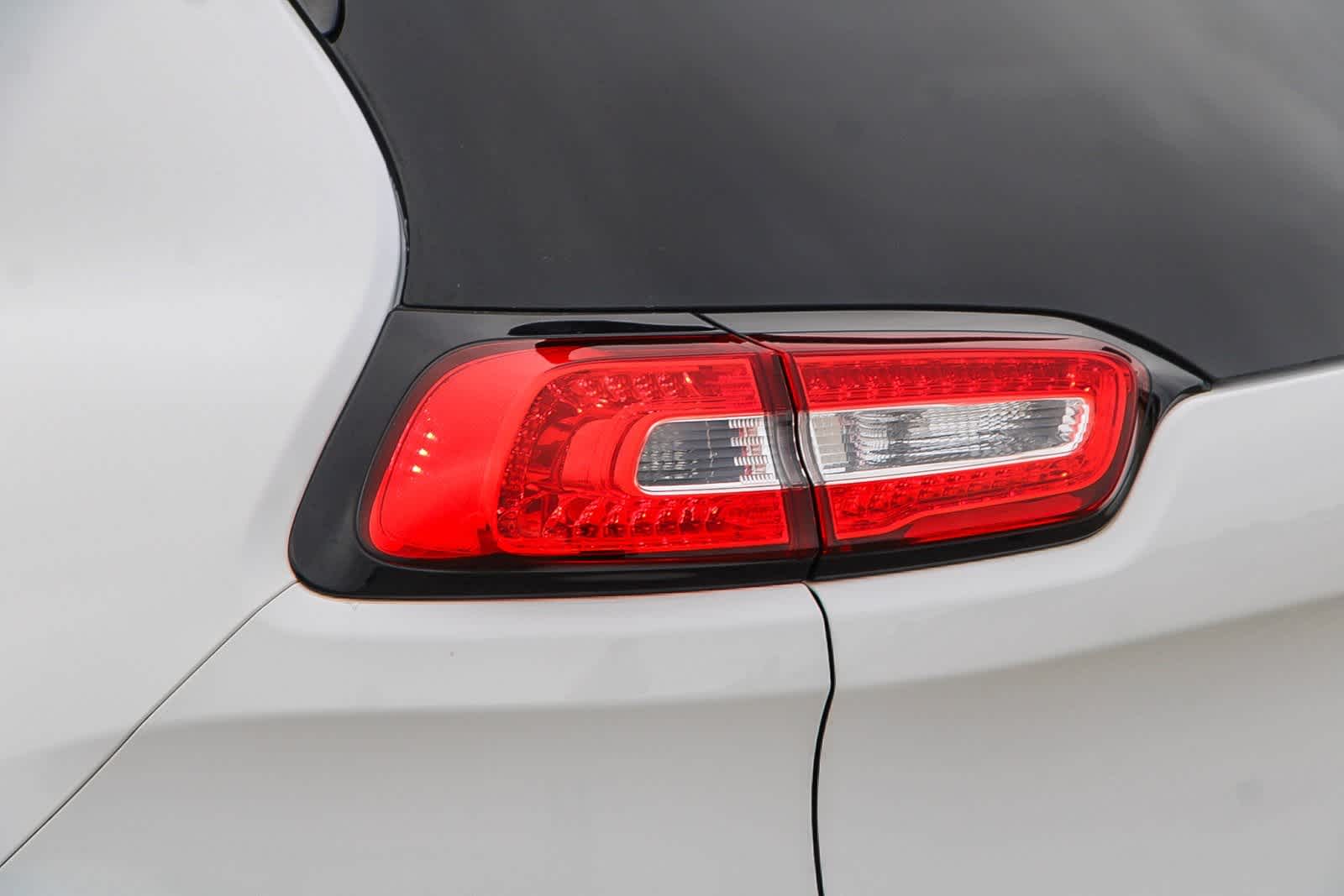 Thumbnail: 2018 Jeep Cherokee - 10